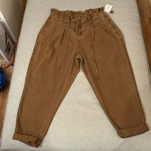 Free People NWT Women’s size medium tan pants.